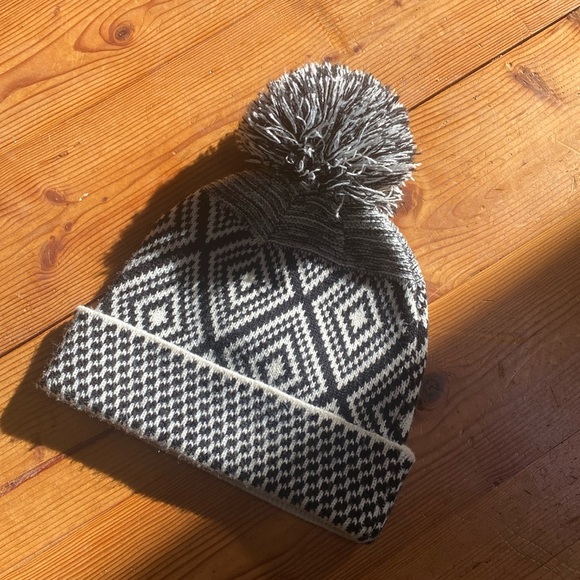 Nordic Inspired Toque - Picture 4 of 6